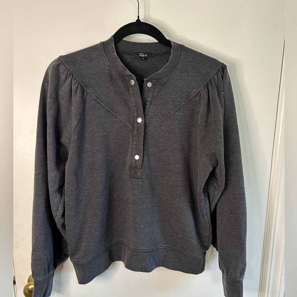 RAILS DEX SNAP PLACKET SWEATSHIRT IN BLACK ACID WASH SIZE SMALL